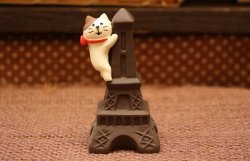 画像1: エッフェルチョコよじ登り猫