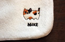 画像1: 猫三兄弟刺繍はんかち  みけ