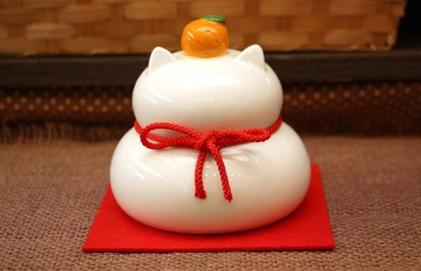 画像1: 陶器の猫鏡餅 L (1)