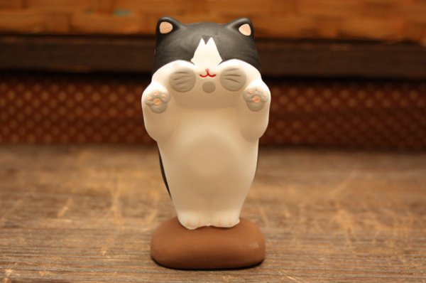 画像1: ぺったり猫　はちわれ (1)