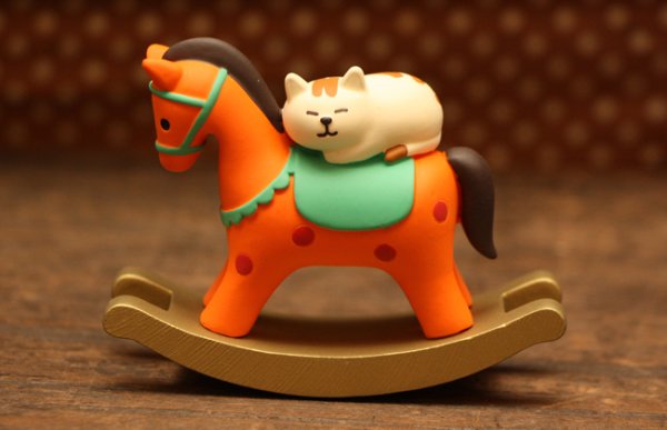 画像1: 木馬ですやすや子猫・OR (1)
