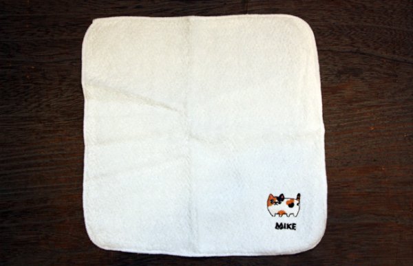 画像2: 猫三兄弟刺繍はんかち  みけ (2)