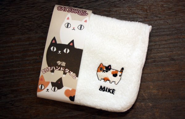 画像3: 猫三兄弟刺繍はんかち  みけ (3)