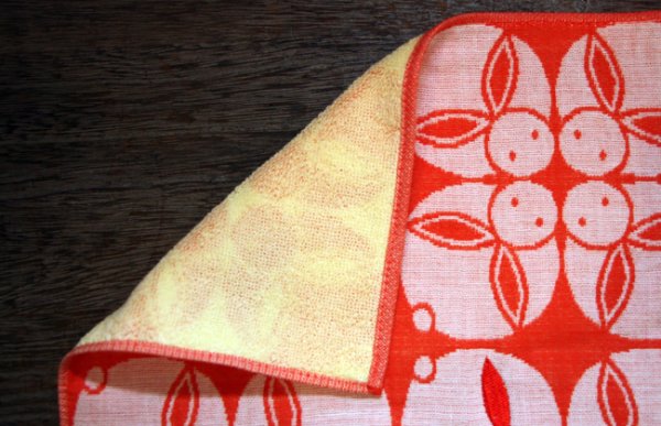 画像4: 竹笹堂刺繍ガーゼパイルタオル　うさぎあわせ（赤）	 (4)