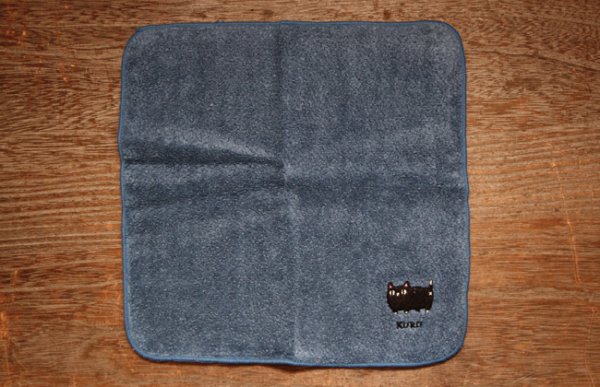 画像2: 猫三兄弟刺繍はんかち くろ (2)