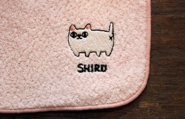 画像1: 猫三兄弟刺繍はんかち  しろ (1)